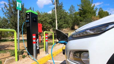 Αυξάνονται συνεχώς τα σημεία φόρτισης ηλεκτρικών οχημάτων
